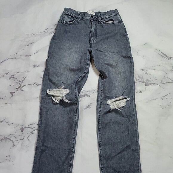 Universal Threads Black Vintage Straight Leg Distressed Jeans - Picture 2 of 6